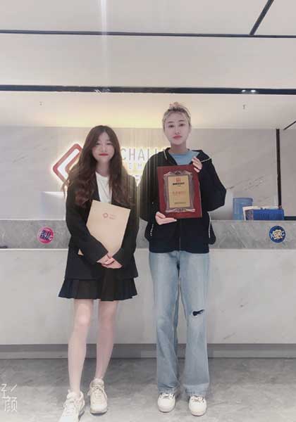 加拿大留學歸來的徐女士加盟帽牌貨