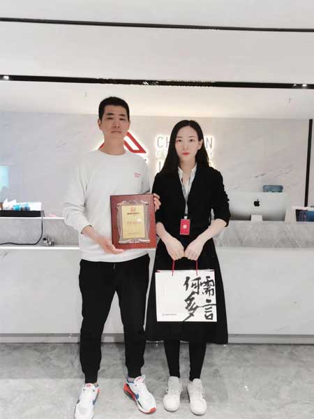 恭喜河北保定的李先生簽約加盟帽牌貨冒菜項目