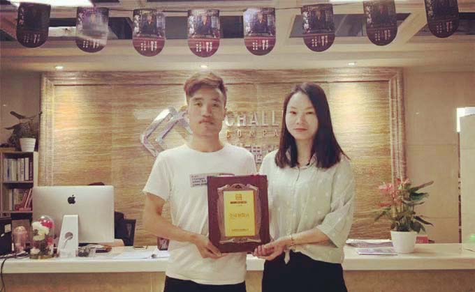 恭喜來自昆明的李女士簽約帽牌貨冒菜加盟品牌