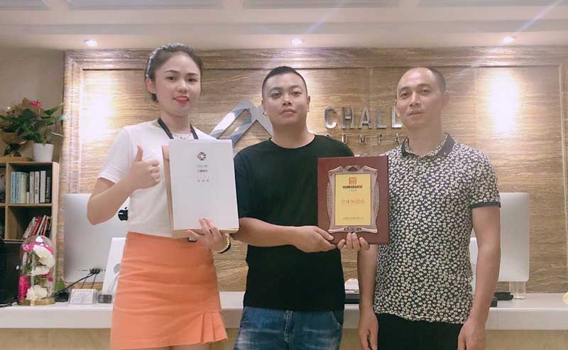 達州的朱先生簽約冒菜加盟-帽牌貨冒菜