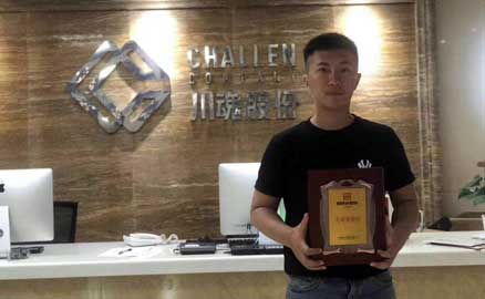 云南蒙自的簡先生簽約帽牌貨冒菜加盟