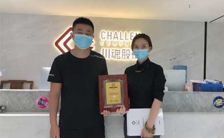 珠海的王先生簽約加盟帽牌貨冒菜