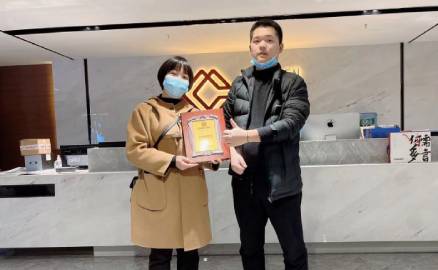 四川的邱女士做服飾生意10多年轉行餐飲