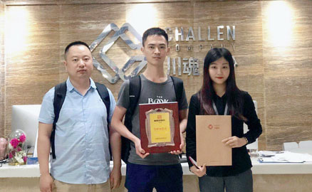 重慶的殷先生簽約加盟帽牌貨冒菜