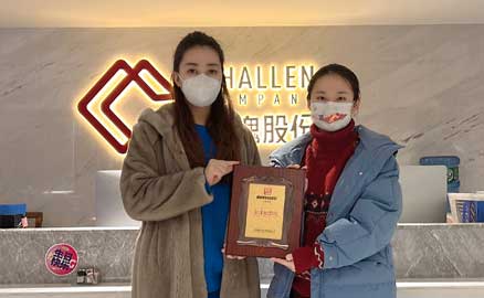 呼和浩特的王女士簽約加盟帽牌貨冒菜