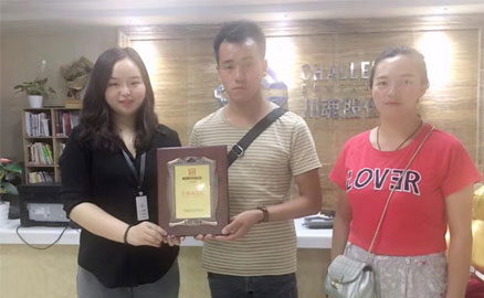 云南曲靖代女士成功簽約帽牌貨冒菜